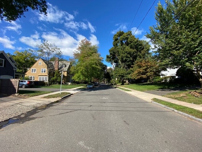 Building Photo - Concord Condo - Heat and Hot Water Included!