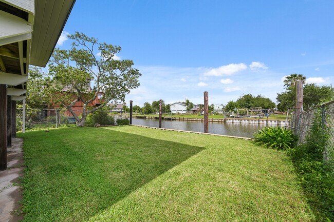 Foto del edificio - 1031 Star Dr