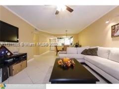 Foto del edificio - 8507  Old Country Mnr  314 Davie Fl 33328