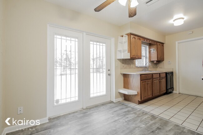 Foto del edificio - 5688 Deerfield Rd