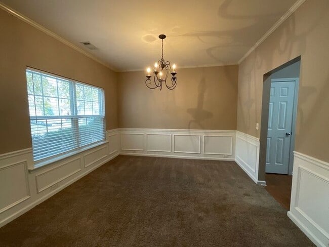 Building Photo - 504 Quinn Dr