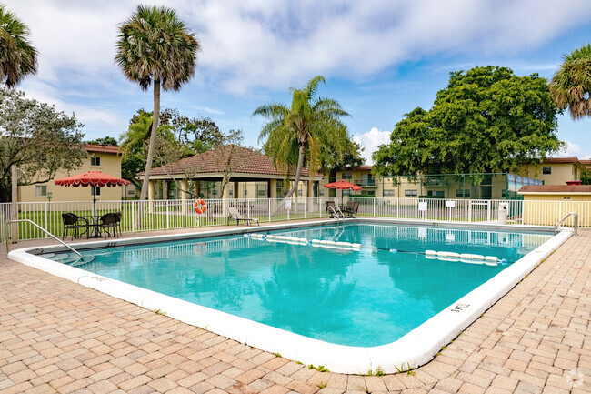 Piscina - Cross Creek Apartments