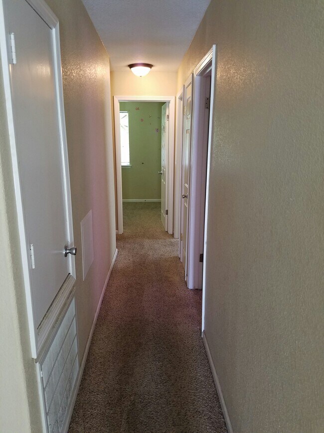 CORRIDOR - 23242 Pebworth Pl