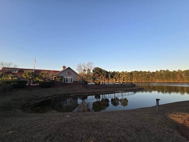 Building Photo - 98 Crystal Lake Dr