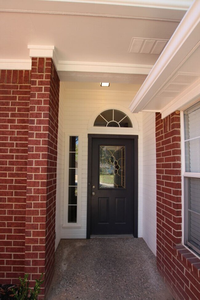 Building Photo - Availalbe Now! 3/2/2 Home in West Tyler!