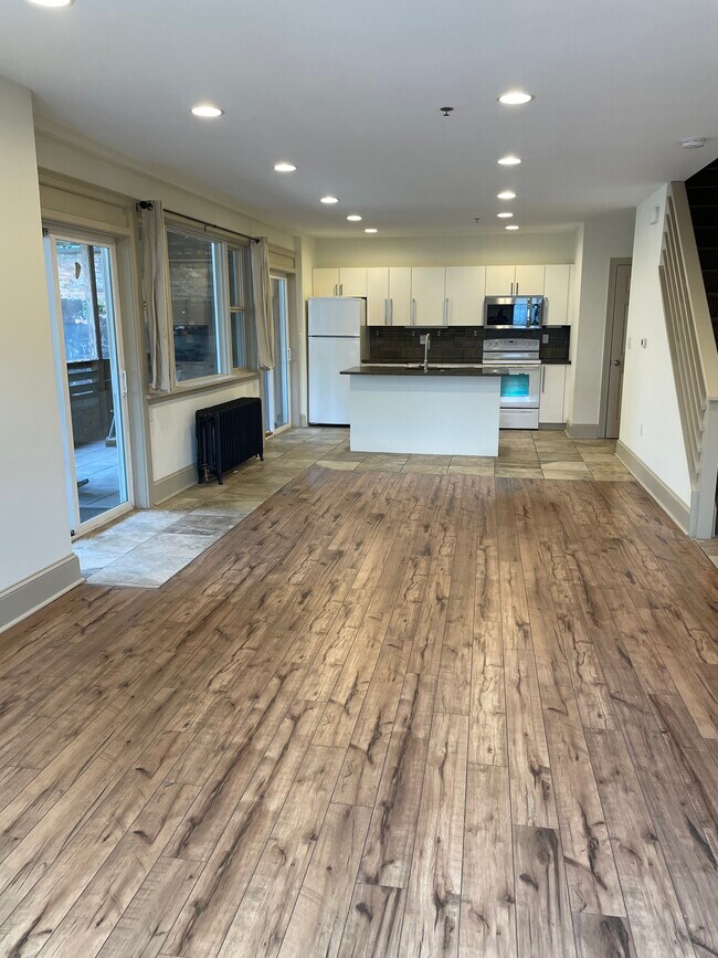 Building Photo - 3549 Sunnyside Ave