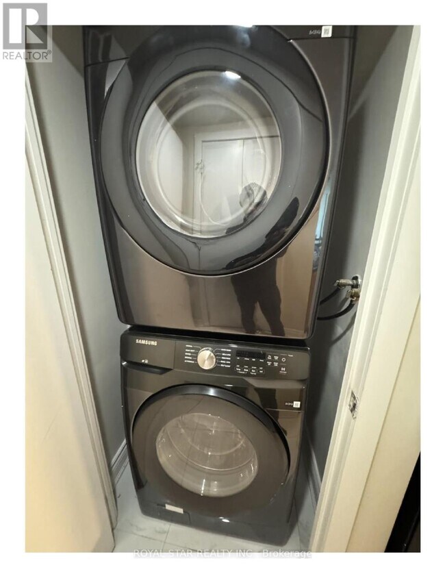 Building Photo - 208 Queens Quay W