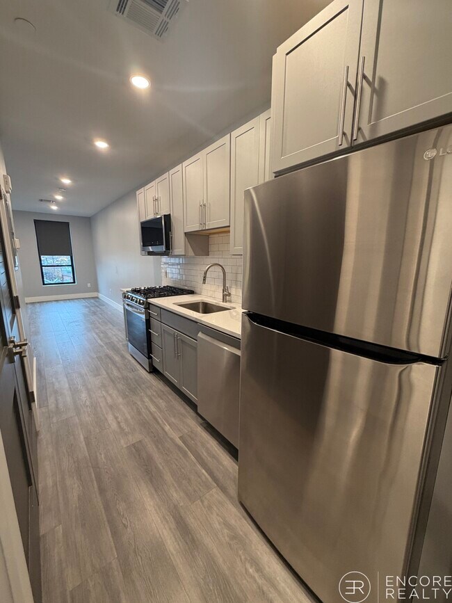 Foto del edificio - 365 Western Ave