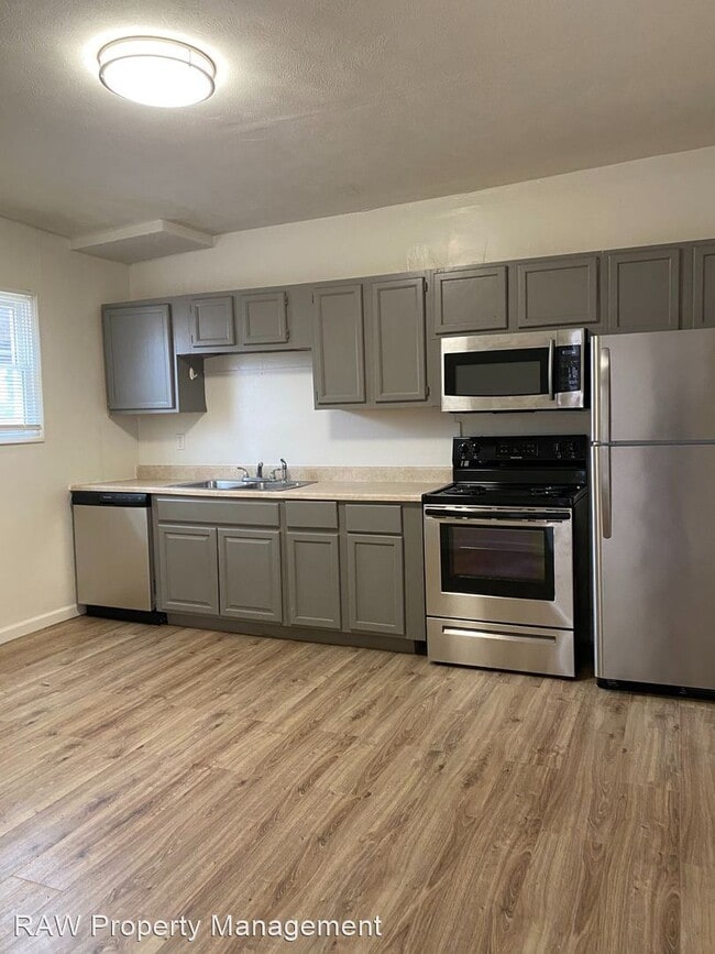 Building Photo - 3 br, 1 bath House - 240 Worth St.