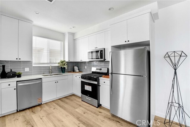 Foto del edificio - 11960 Vanowen St