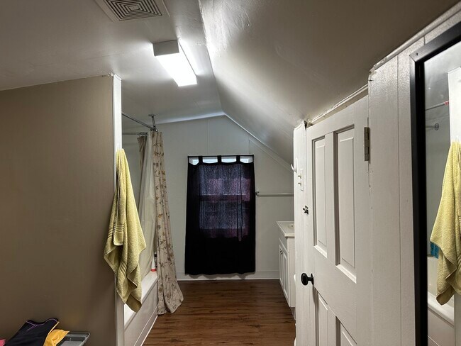 Foto del edificio - 304 W Crawford St