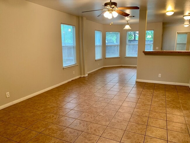 Building Photo - Lovely 3 bedroom, 2.5 bathroom Duplex in Austin!!!