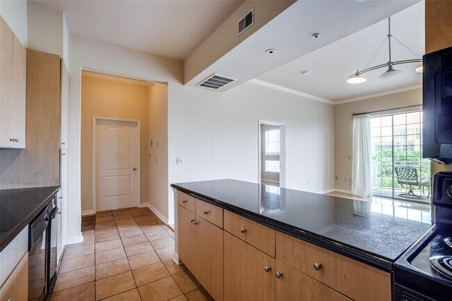Building Photo - 3225 Turtle Creek Blvd