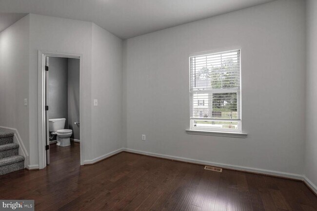 Building Photo - 2437 Drake Ln