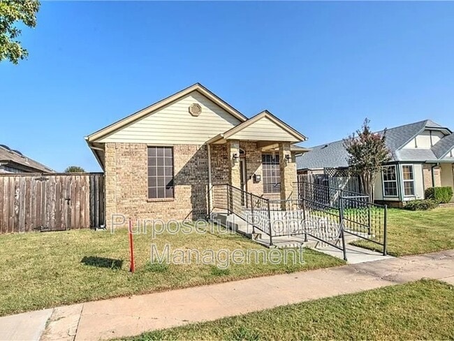 Building Photo - 2102 Lonnie Ln
