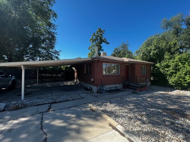 Building Photo - 2070 E Murray Holladay Rd