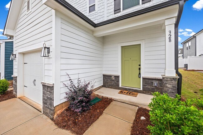 Foto del edificio - Stunning 3-bed, 2.5 bath townhome in Penley Place of Clover!