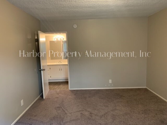 Foto del edificio - 927 W 19th St