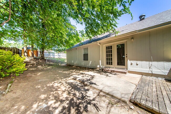 Foto del edificio - 6 Laramie Ln