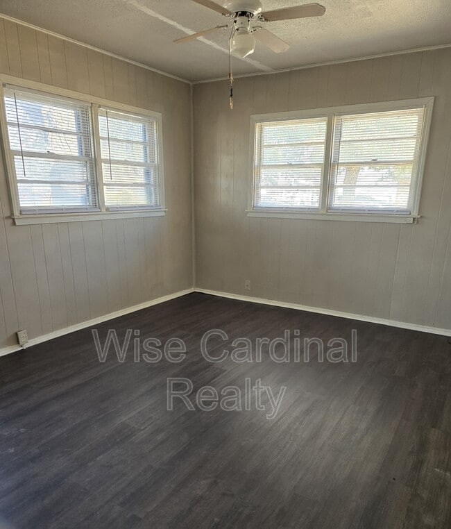 Foto del edificio - 1106 E Broadway St