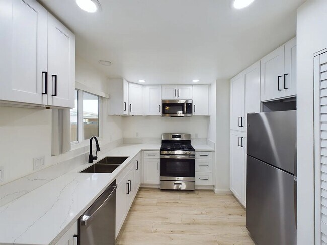 Foto del edificio - 6715-6717 N Elman St