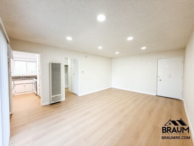 Building Photo - 5433 Sepulveda Blvd