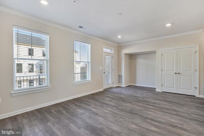 Building Photo - 43341 Goshen Run Sq