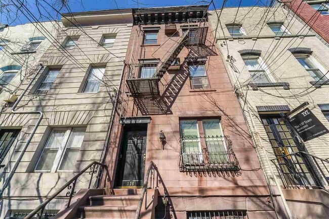 Building Photo - 138 Garden St