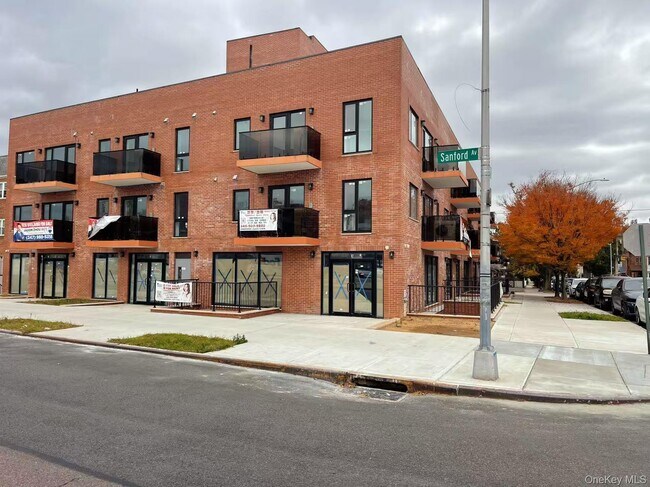 Foto del edificio - 165-02 Sanford Ave