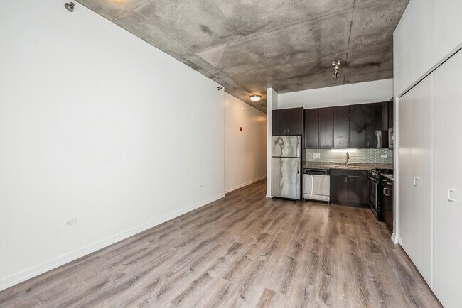 Building Photo - 235 W Van Buren St