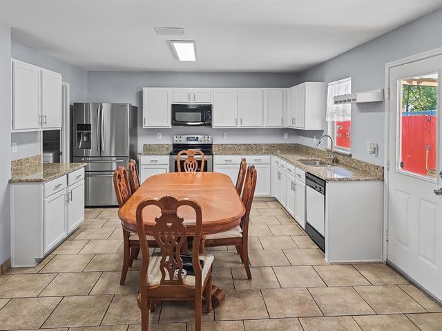 Building Photo - 4602 Green Meadow Dr