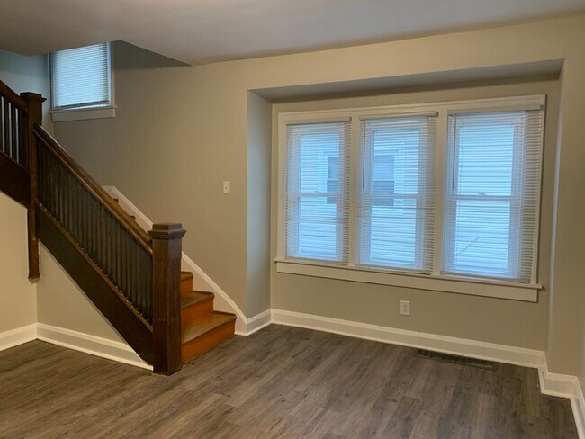 Foto del edificio - Beautiful Duplex at 49th & College