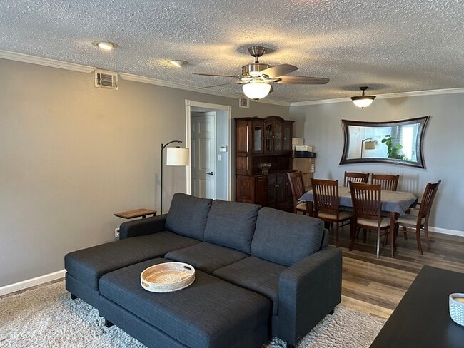 Building Photo - $1,900.00 2Bd/2Bt Condo in Chesterfield w/2 Garage Parking Spots