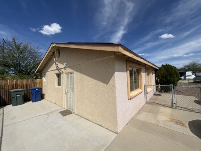 Foto del edificio - Beautiful furnished studio apartment