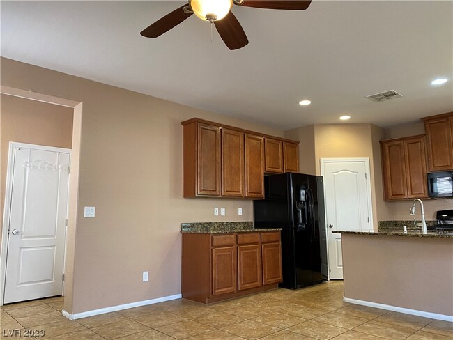 Building Photo - 9332 W Pearblossom Sky Ave