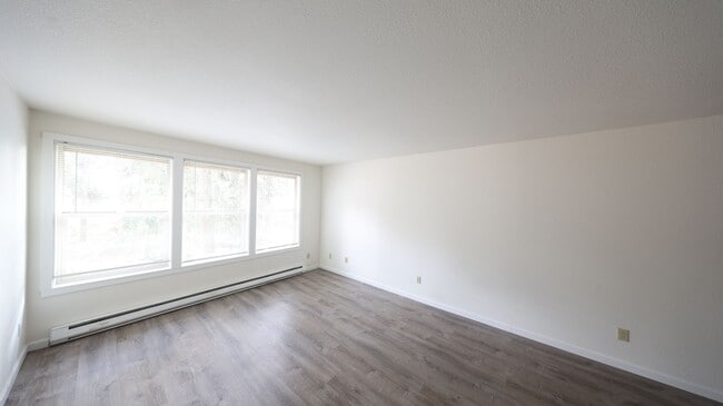 Foto del edificio - 2 Bed 1 Bath - Excellent Condition - NAS W...