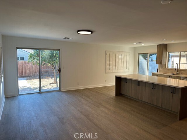 Foto del edificio - 14222 Hart St