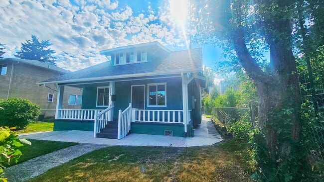 Building Photo - Charming 3-Bedroom Craftsman in Prime Seat...