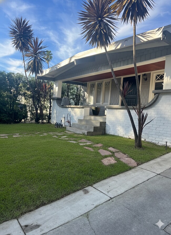 Foto del edificio - 7725 Norton Ave