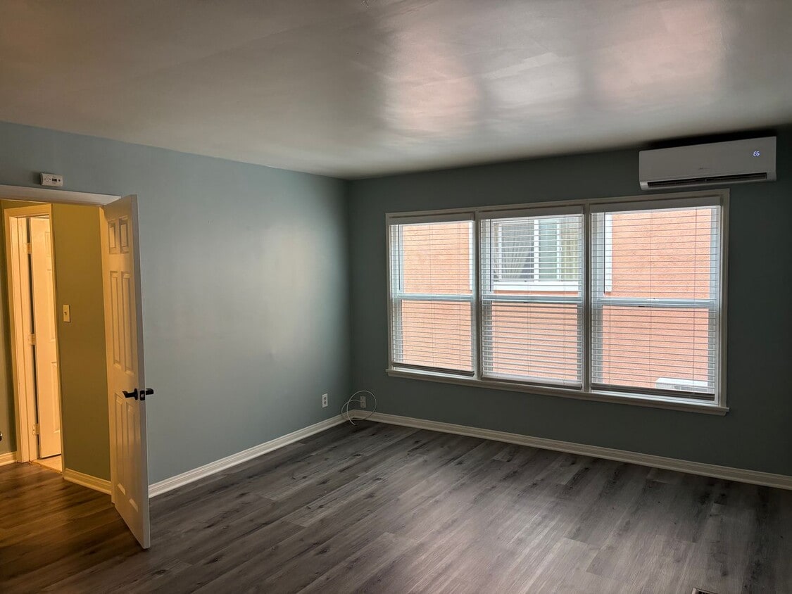 Primary Photo - Charming Studio Apartment in Prime Long Be...