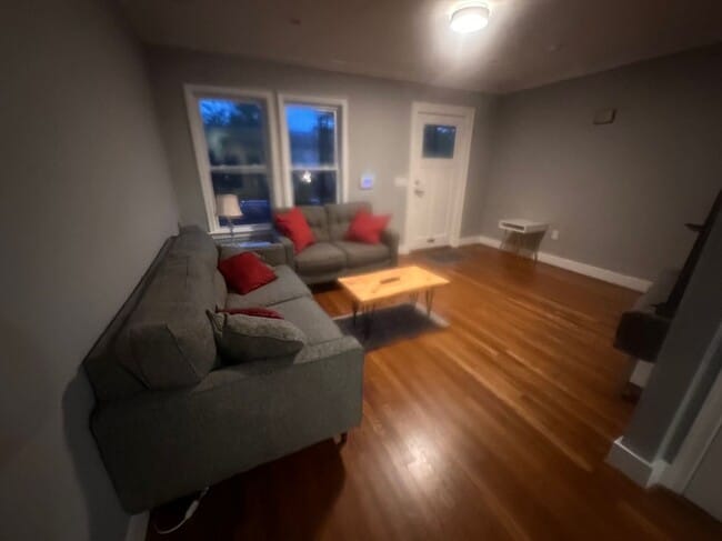 Foto del edificio - 2408 3rd St NE