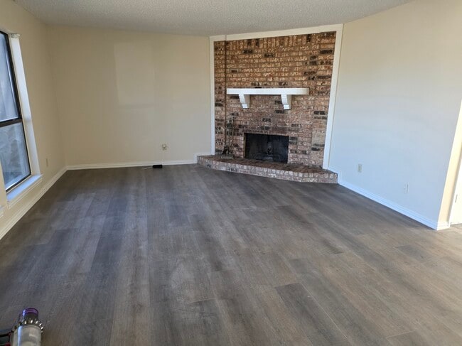 Foto del edificio - 2222 Ridgedale Dr