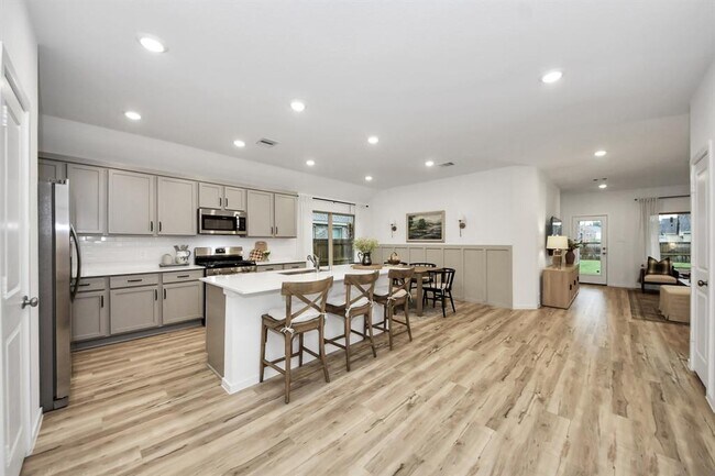 Building Photo - 31703 Daisy Draper Ln