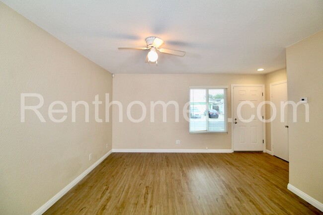 Foto del edificio - Mira Mesa, 8606 Ferndale Street -  Upgrade...