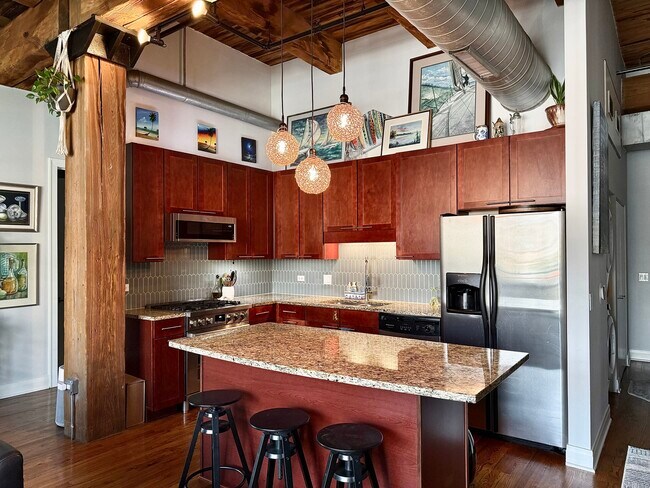 Foto del edificio - 770 W Gladys Ave