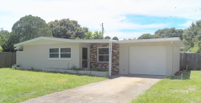 Building Photo - 1224 N Saturn Ave