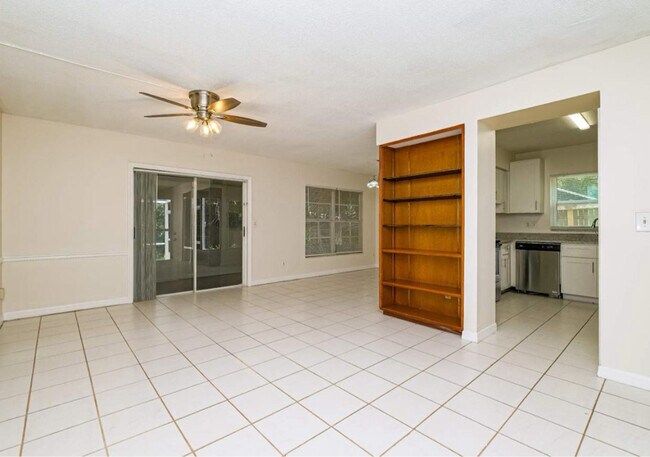 Foto del edificio - 12312 Woodleigh Ave