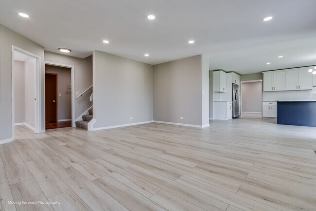 Building Photo - 1655 Whispering Oaks Dr