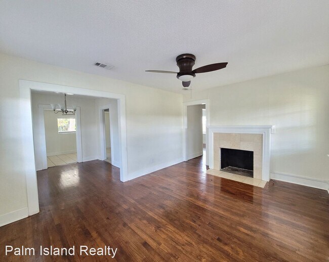 Building Photo - 2 br, 1 bath House - 3001 E Desoto St