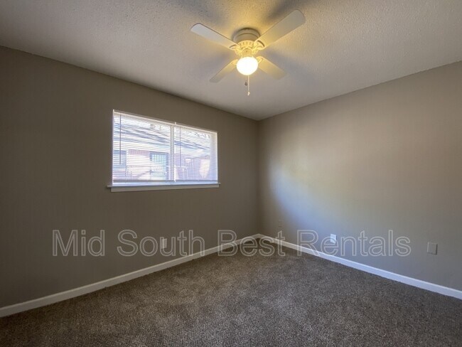 Building Photo - 735 Farris Rd